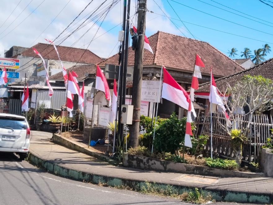 PEMASANGAN BENDERA MERAH PUTIH